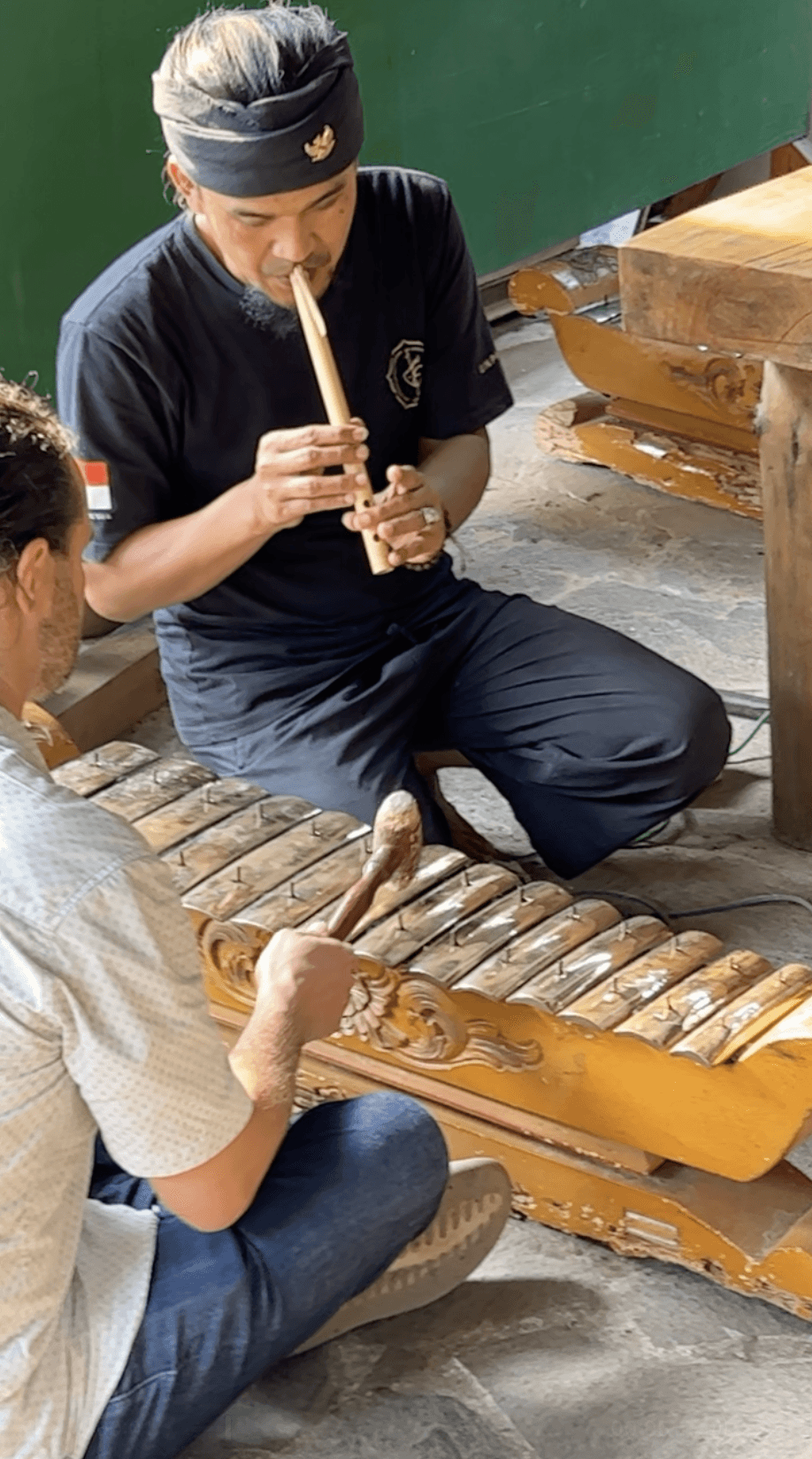 Cultural exploration app: an augmented-reality view of the Angklung with its history and sound.
